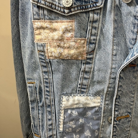 American Eagle Denim Jacket. Size XXS extra extra small. Excellent Condition! - Picture 3 of 11